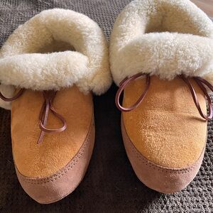 Hammacher Schlemmer sheepskin Slippers
